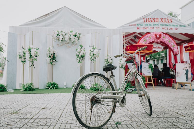 Décoration florale de salle de réception mariage